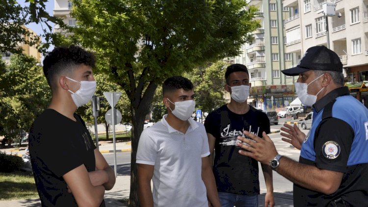Toplum Polisleri vatandaşları Maske - Sosyal mesafe konularında bilgilendirdi Toplum Polisleri vatandaşları Maske - Sosyal mesafe konularında bilgilendirdi