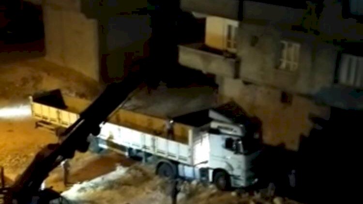 Tır Freni Boşalınca Evin Bahçe Duvarıns Çarptı