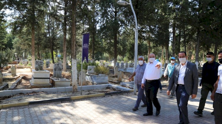 Başkan Sarı’dan bayram öncesi mezarlık denetimi Başkan Sarı’dan bayram öncesi mezarlık denetimi