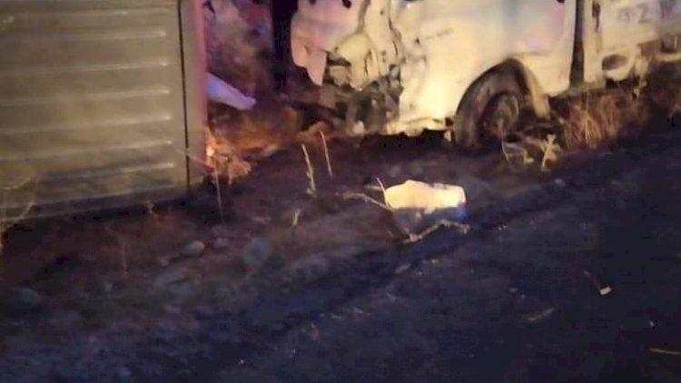 Gaziantep - Nizip karayolunda korkunç kaza: ölü ve yaralılar asfalta savruldular. Gaziantep - Nizip karayolunda korkunç kaza: ölü ve yaralılar asfalta savruldular.