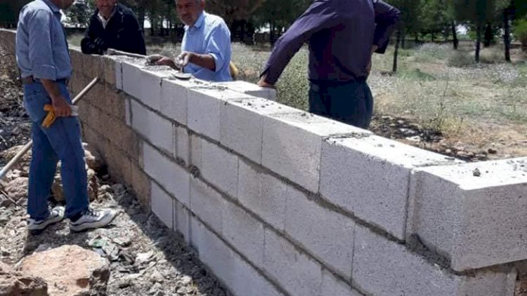 Karkamış Belediyesi tarafından mezarlık duvarları yenilendi
