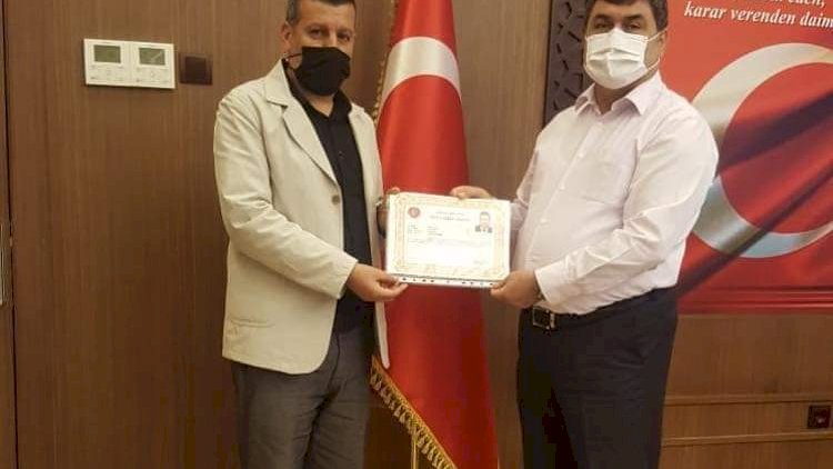Kaymakam Şahin'den Yazar'a Üstün Başarı Belgesi* Kaymakam Şahin'den Yazar'a Üstün Başarı Belgesi*