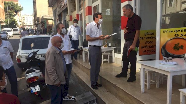CHP Nizip İlçe Başkanlığı esnafa broşür dağıttı CHP Nizip İlçe Başkanlığı esnafa broşür dağıttı