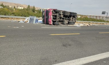 Nizip'te Kaza 2 hafif yaralı Nizip'te Kaza 2 hafif yaralı
