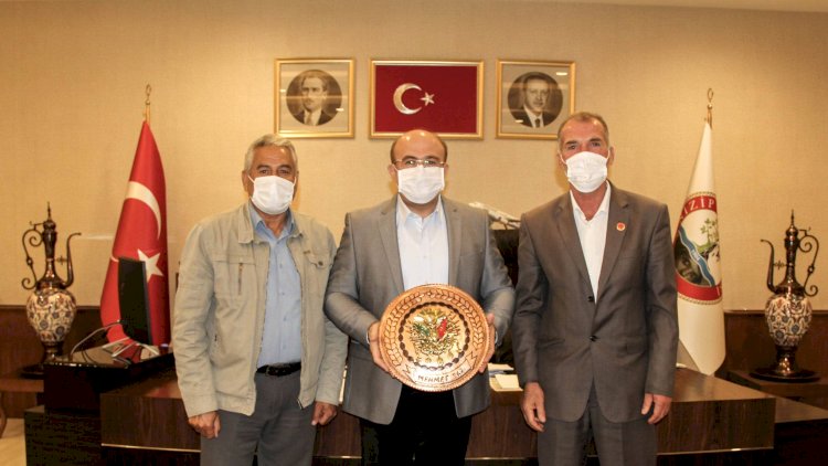 Muhtarlardan Belediye Başkanı Sarı’ya teşekkür ziyaret Muhtarlardan Belediye Başkanı Sarı’ya teşekkür ziyaret