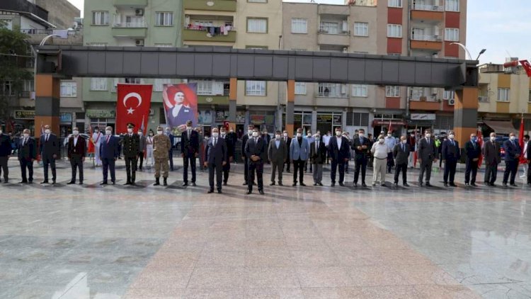 Nizip te 29 Ekim Cumhuriyet Bayramı Çelenk Töreni Nizip te 29 Ekim Cumhuriyet Bayramı Çelenk Töreni