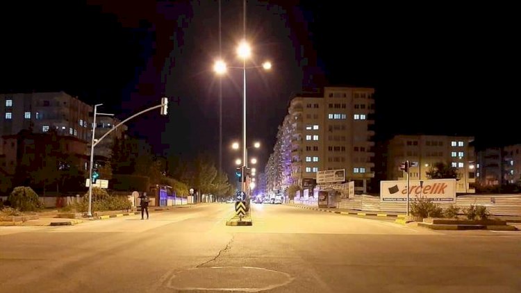 Nizip sokağa çıkma kısıtlaması ile sessizliğe büründü Nizip sokağa çıkma kısıtlaması ile sessizliğe büründü