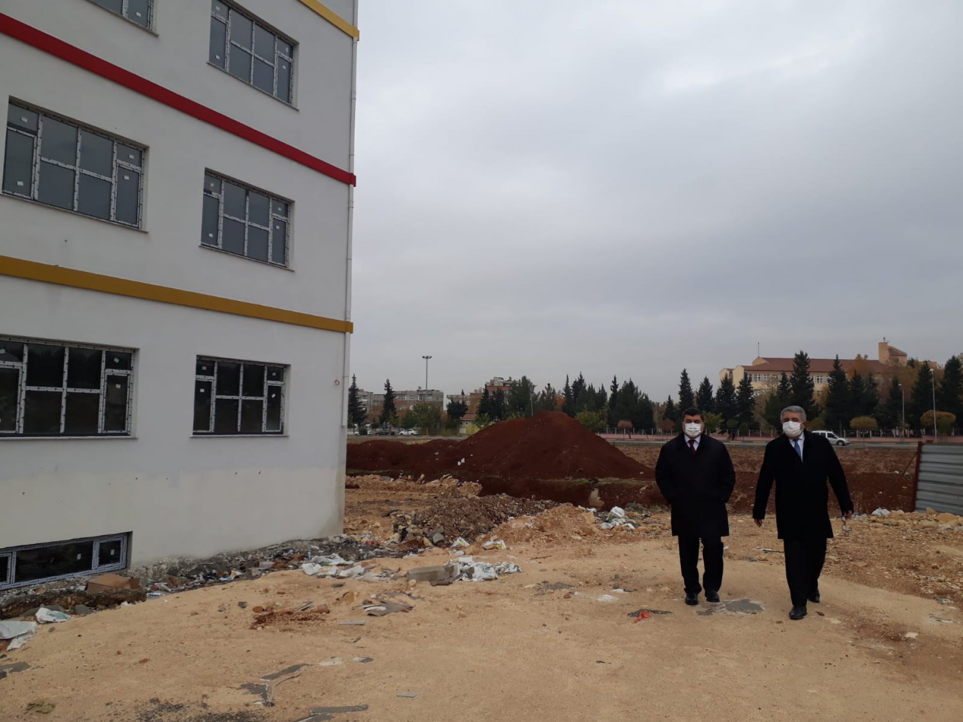 İlçe Kaymakamımız Kemal ŞAHİN ve İlçe Milli Eğitim Müdürümüz Cengiz GÜNDEŞ Okul İnşaa