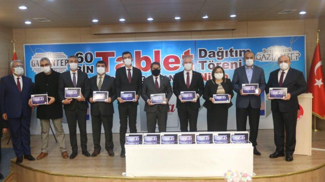 İlçemizde Askıda Tablet Kampanyası Dağıtım Töreni Gerçekleştirildi