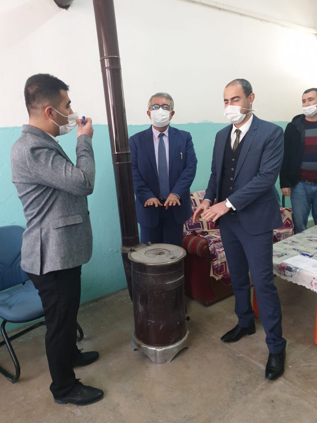 İlçe Milli Eğitim Müdürümüz Cengiz GÜNDEŞ ve Şube Müdürlerimizden Köy Okullarımıza Zi İlçe Milli Eğitim Müdürümüz Cengiz GÜNDEŞ ve Şube Müdürlerimizden Köy Okullarımıza Zi