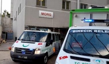 Birecik'te yolcu otobüsü kamyona çarptı: 3 ölü, 41 yaralı Birecik'te yolcu otobüsü kamyona çarptı: 3 ölü, 41 yaralı