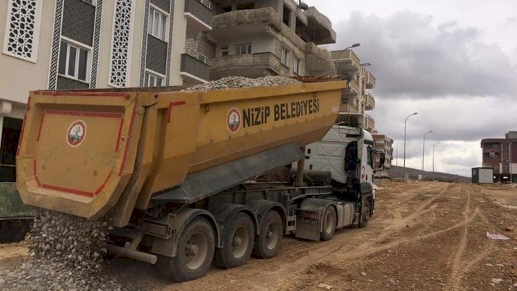 Fırat Mahallesi'nde malzeme serim çalışması yapıldı Fırat Mahallesi'nde malzeme serim çalışması yapıldı