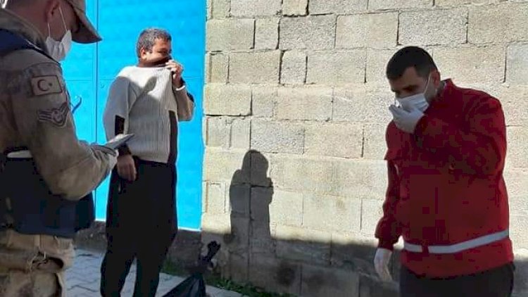 Sosyal Yardımlaşma ve Dayanışma Vakfı Gıda Paketi Dağıttı