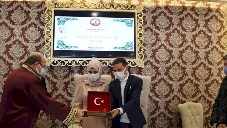 Başkan Sarı, genç çiftin nikahını kıydı