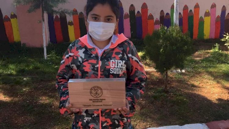 Nizip Belediyesinden öğrencilere mangala oyun seti Nizip Belediyesinden öğrencilere mangala oyun seti