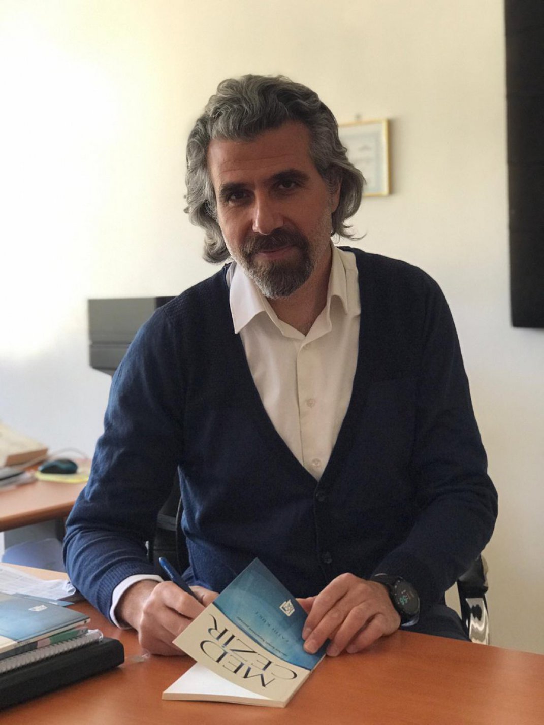 İslim Sayın Ortaokulu Müdürü Fatih KURT, Yazmış Olduğu İlk Şiir Kitabını İlçe Müdürüm