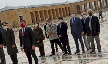 Ankara'daki Gaziantepliler Ata'nın huzurunda Ankara'daki Gaziantepliler Ata'nın huzurunda