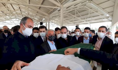 Adalet Bakanı Gül'ün annesi son yolculuğuna uğurlandı