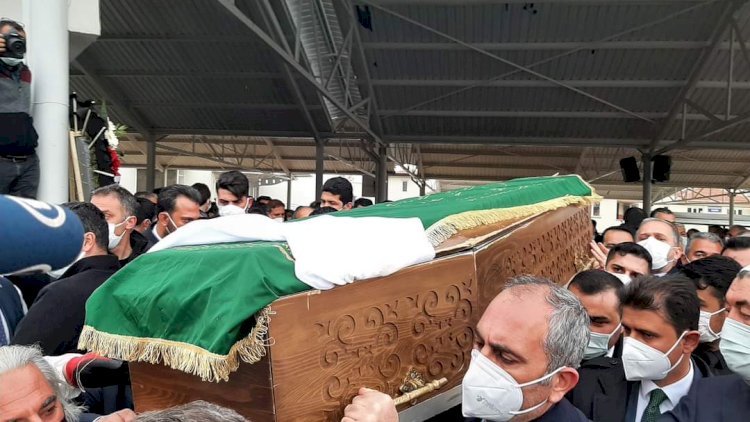 Adalet Bakanı Gül'ün annesi son yolculuğuna uğurlandı