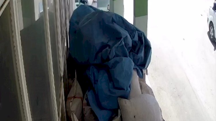 Nizip’te hırsızlık anı kameralara yansıdı Nizip’te hırsızlık anı kameralara yansıdı