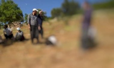 Tarla sürerken traktörün altıda kalan çiftçi hayatını kaybetti Tarla sürerken traktörün altıda kalan çiftçi hayatını kaybetti