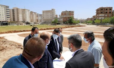 Başkanlar Sarı ve Fadıloğlu pazar yeri inşaat alanını inceledi Başkanlar Sarı ve Fadıloğlu pazar yeri inşaat alanını inceledi