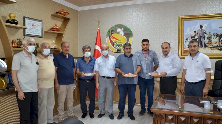 Nizip ticaret borsasi yilin ilk kirmizi fistiğini ödüllendirdi Nizip ticaret borsasi yilin ilk kirmizi fistiğini ödüllendirdi