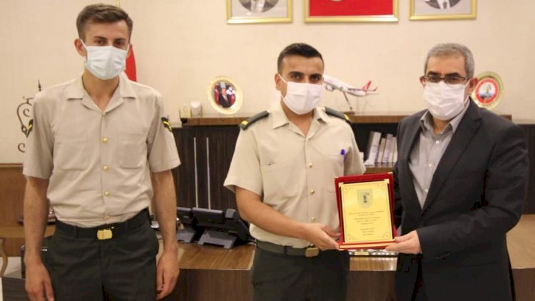 Askerlik Şubesi Başkanı’ndan Nizip Belediyesi’ne plaket