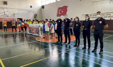 U-14 Erkekler Salon Hokey müsabakaları yapıldı