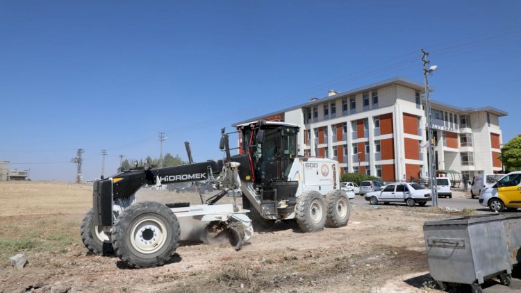 Nizip Belediyesi ekipleri merkez ve kırsal mahallelerde hizmete devam ediyor Nizip Belediyesi ekipleri merkez ve kırsal mahallelerde hizmete devam ediyor