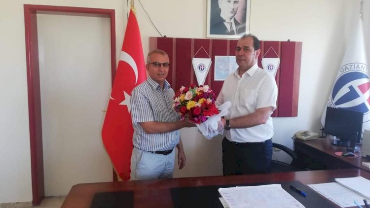 Nizip Meslek Yüksekokulunda Bayrak Değişimi Nizip Meslek Yüksekokulunda Bayrak Değişimi