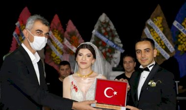 Sağır, ailesinin mutlu günü Sağır, ailesinin mutlu günü