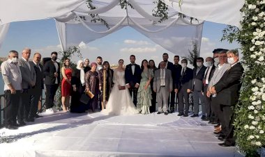 Başeğmez, ailesinin mutlu günü