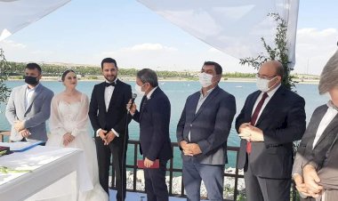 Başeğmez, ailesinin mutlu günü