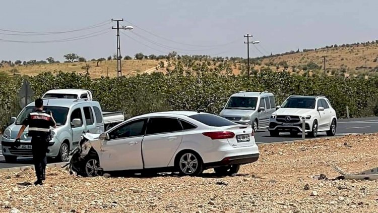 Nizip'te iki aracın karıştığı kazada 4 kişi yaralandı Nizip'te iki aracın karıştığı kazada 4 kişi yaralandı
