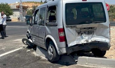 Nizip'te iki aracın karıştığı kazada 4 kişi yaralandı Nizip'te iki aracın karıştığı kazada 4 kişi yaralandı