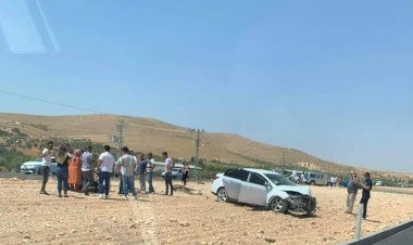 Nizip'te iki aracın karıştığı kazada 4 kişi yaralandı Nizip'te iki aracın karıştığı kazada 4 kişi yaralandı