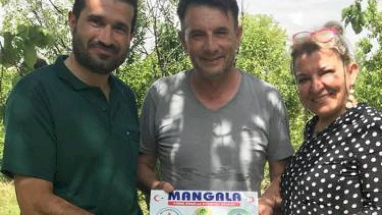 Hayırsever vatandaşlardan okula malzeme desteği