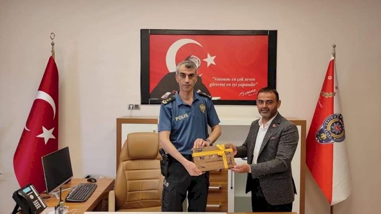 Muhtar Turan'dan Emniyet Müdürü Yaman'a Ziyaret Muhtar Turan'dan Emniyet Müdürü Yaman'a Ziyaret