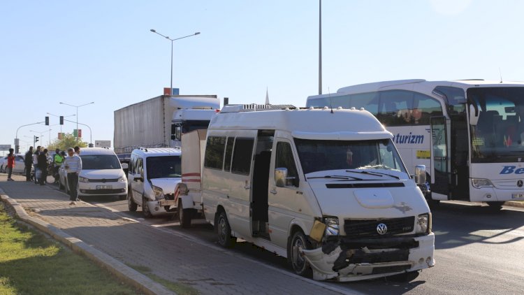 Nizip’te zincirleme trafik kazası Nizip’te zincirleme trafik kazası
