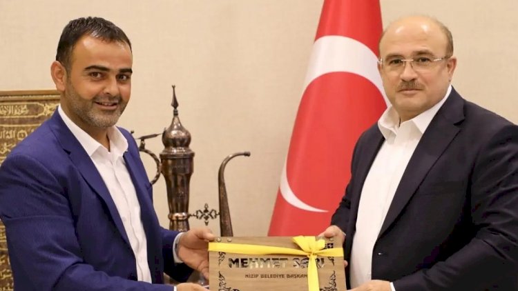 Muhtar Abekir Turan'dan Protokole ve Daire Amirlerine Pişmaniye Muhtar Abekir Turan'dan Protokole ve Daire Amirlerine Pişmaniye