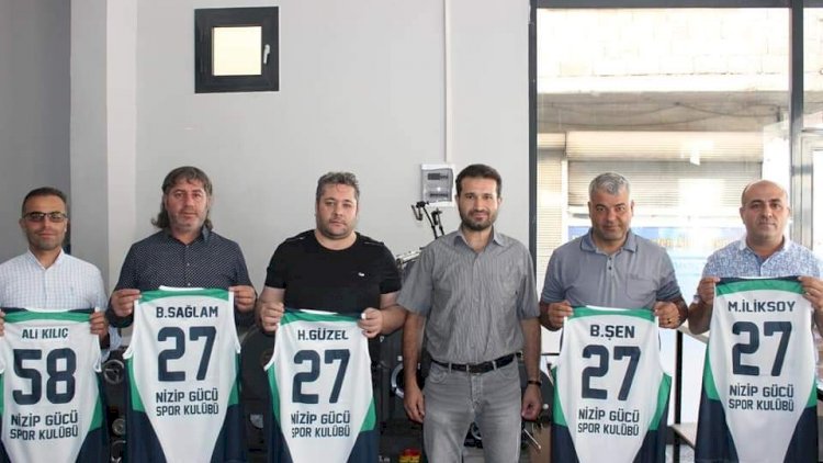 Nizip Gücü Spor Kulübü Basın Mensuplarına Forma Hediye Etti