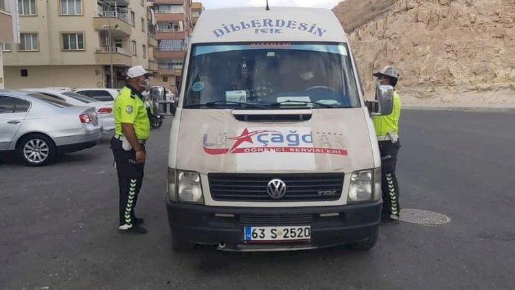 Birecik Emniyeti Öğrenci Servislerine Yönelik Denetim Gerçekleştirdi Birecik Emniyeti Öğrenci Servislerine Yönelik Denetim Gerçekleştirdi