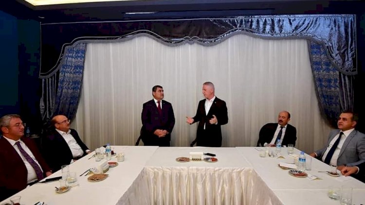Vali Gül'den Kaymakam Şahin'e Veda Yemeği Vali Gül'den Kaymakam Şahin'e Veda Yemeği