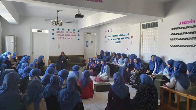 Kuran kursu öğrencilerinden hatim programi