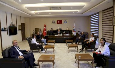 Türkiye’yi temsil edecek olan sporculardan Başkan Sarı’ya ziyaret