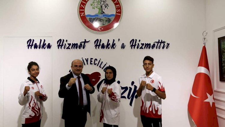 Türkiye’yi temsil edecek olan sporculardan Başkan Sarı’ya ziyaret Türkiye’yi temsil edecek olan sporculardan Başkan Sarı’ya ziyaret