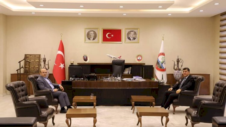 Fadıloğlu’ndan Başkan Sarı’ya ziyaret Fadıloğlu’ndan Başkan Sarı’ya ziyaret
