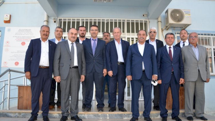 Nizip ticaret borsasi’ndan ilçe tarim ve orman müdürüne hayirli olsun ziyareti Nizip ticaret borsasi’ndan ilçe tarim ve orman müdürüne hayirli olsun ziyareti
