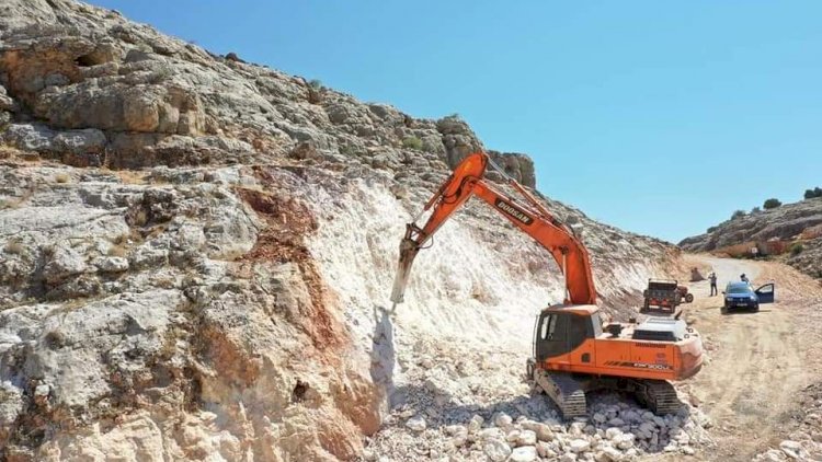 Nizip Belediyesi yeni bağlantı yolları yapmaya devam ediyor Nizip Belediyesi yeni bağlantı yolları yapmaya devam ediyor
